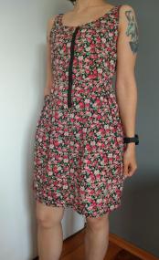 krótka sukienka w kwiatki z kieszeniami, Cropp, XS, lato